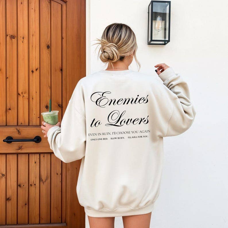 Camisola com capuz "De inimigos a amantes", presente para amantes de livros, camisola literária: Preto / M / Sweatshirt