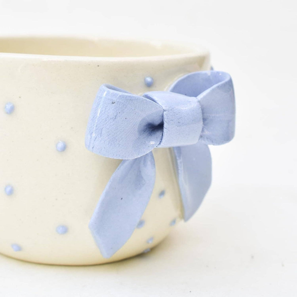 Caneca de Café | Cerâmica Artesanal com Laço Azul para Bebidas | Argila