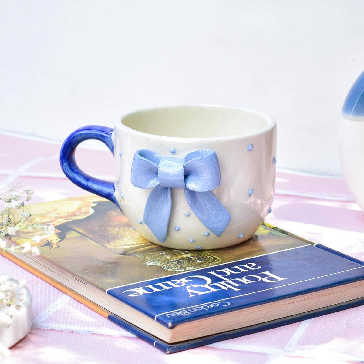 Caneca de Café | Cerâmica Artesanal com Laço Azul para Bebidas | Argila