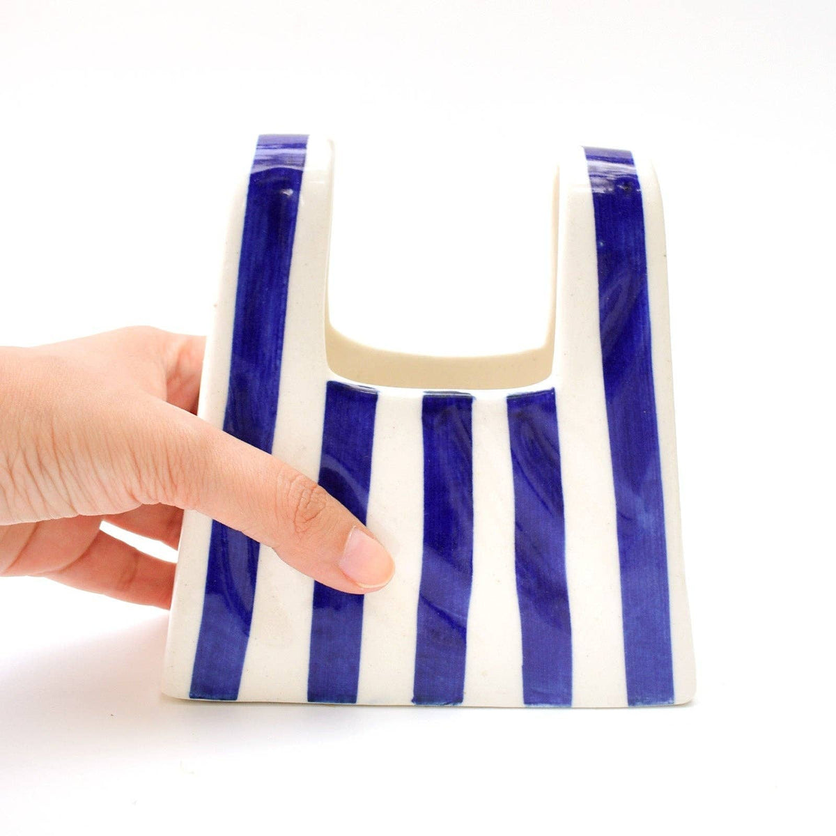 Vaso | Cerâmica pintada à mão em formato de saco | Pequeno, risca azul