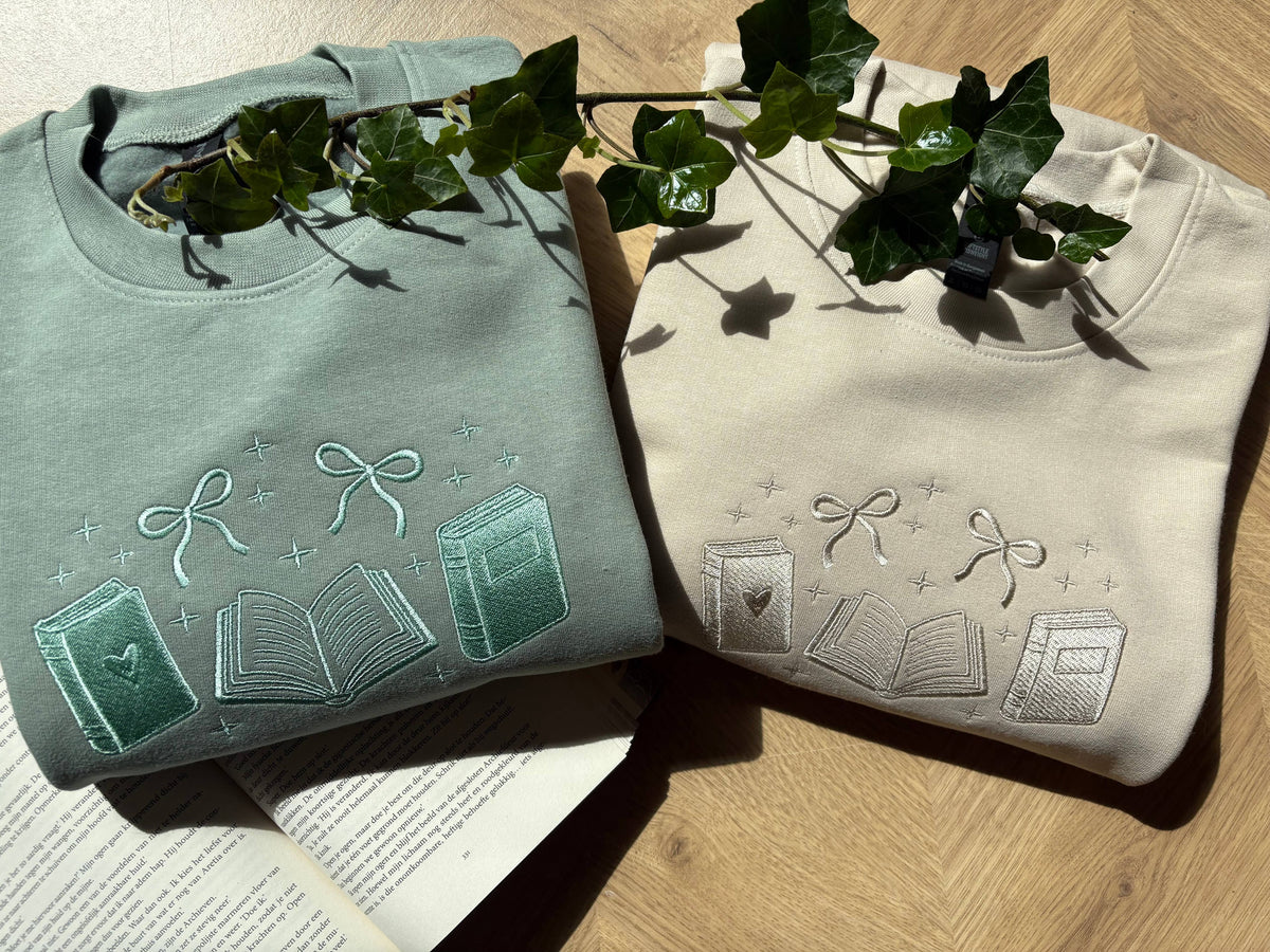 Sweatshirt "Books" Bordada - Merched Bookish Gola Redonda: Verde Floresta / S / T-shirt