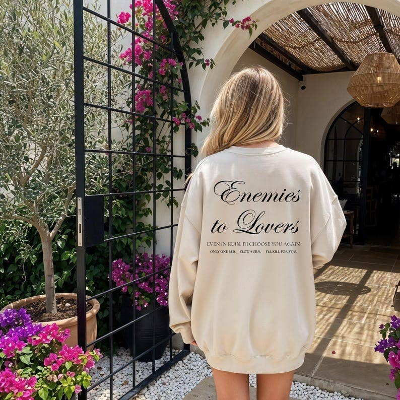 Camisola com capuz "De inimigos a amantes", presente para amantes de livros, camisola literária: Preto / M / Sweatshirt