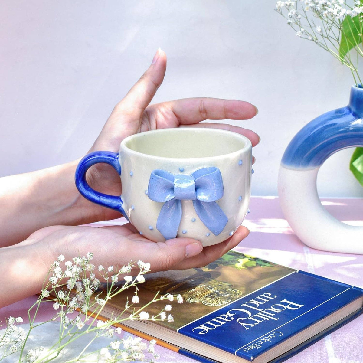 Caneca de Café | Cerâmica Artesanal com Laço Azul para Bebidas | Argila